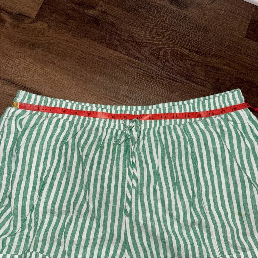 Like new! Target Universal Thread Green & White Striped Pull-on Shorts